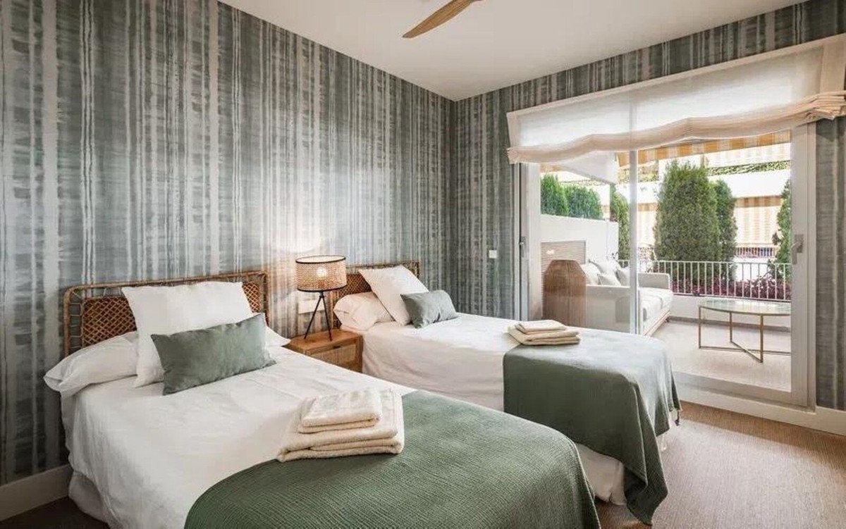 3 Bed Middle Floor Apartment in The Golden Mile