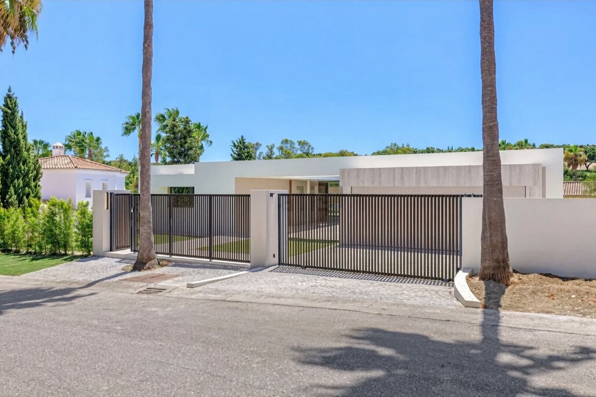 4 Bed Detached Villa in Sotogrande Alto