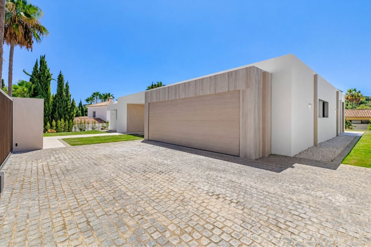 4 Bed Detached Villa in Sotogrande Alto
