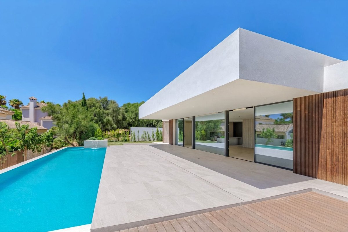 4 Bed Detached Villa in Sotogrande Alto