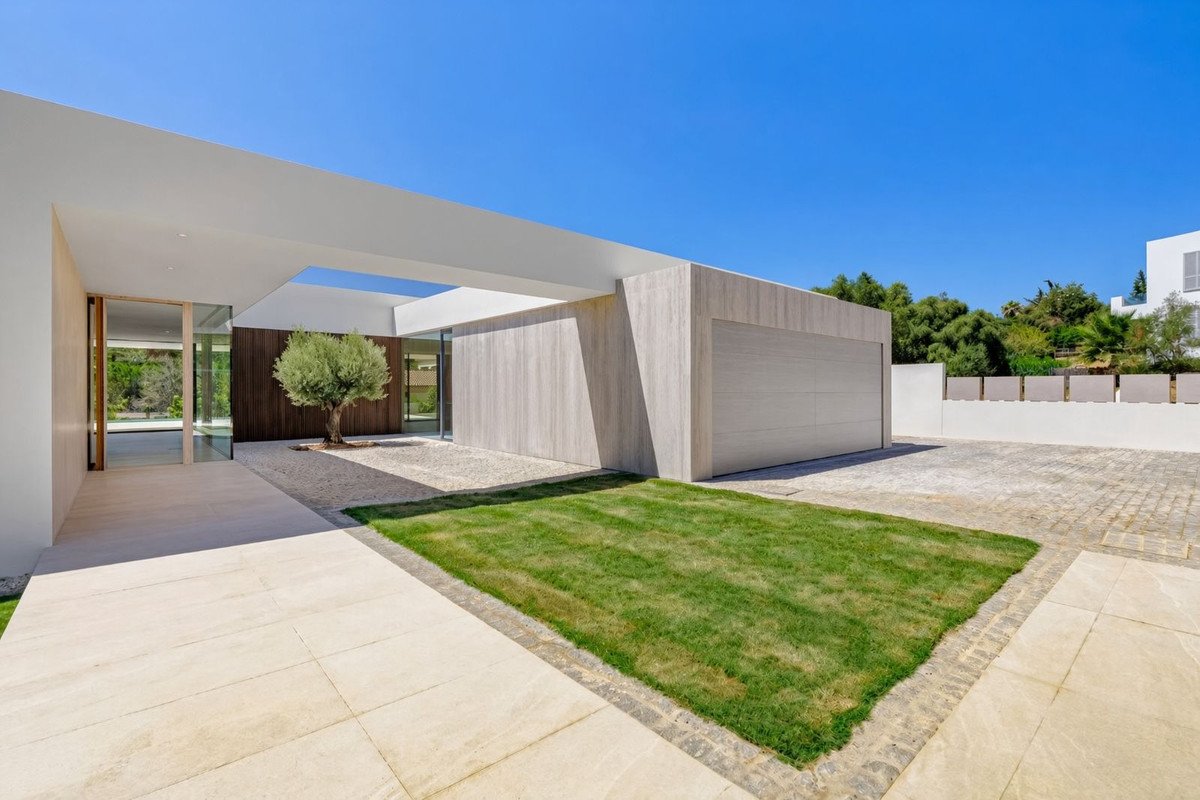 4 Bed Detached Villa in Sotogrande Alto