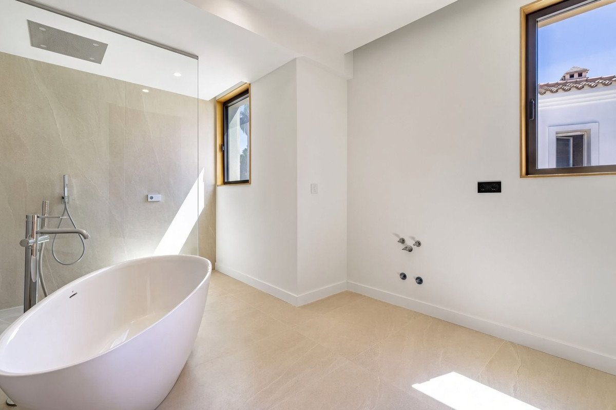 4 Bed Detached Villa in Sotogrande Alto