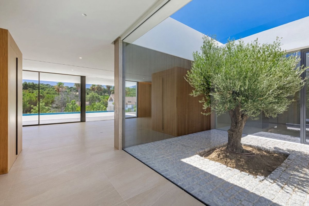 4 Bed Detached Villa in Sotogrande Alto
