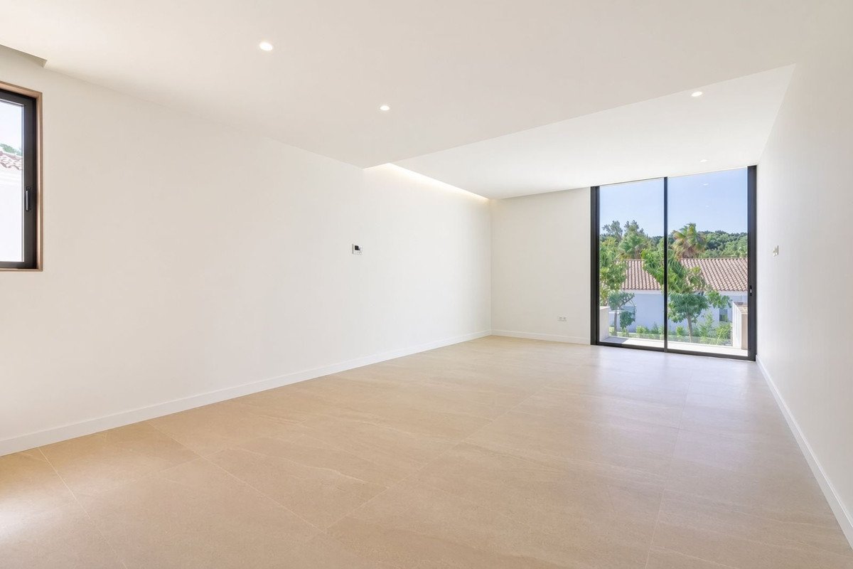 4 Bed Detached Villa in Sotogrande Alto