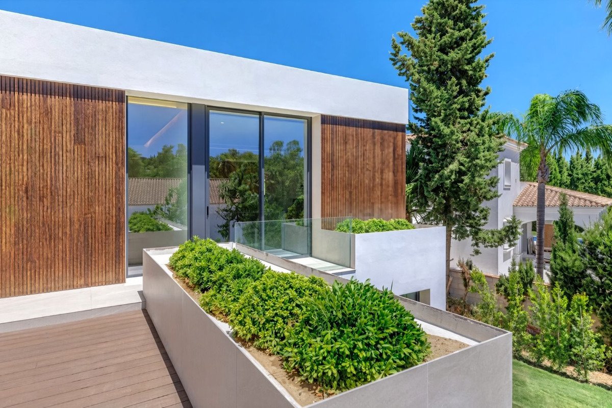 4 Bed Detached Villa in Sotogrande Alto