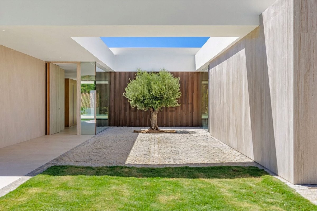 4 Bed Detached Villa in Sotogrande Alto