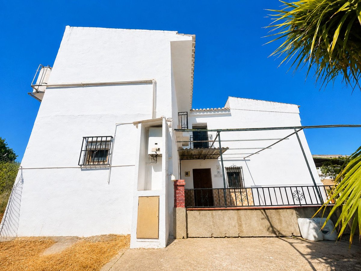 3 Bed Semi-Detached House in Pizarra