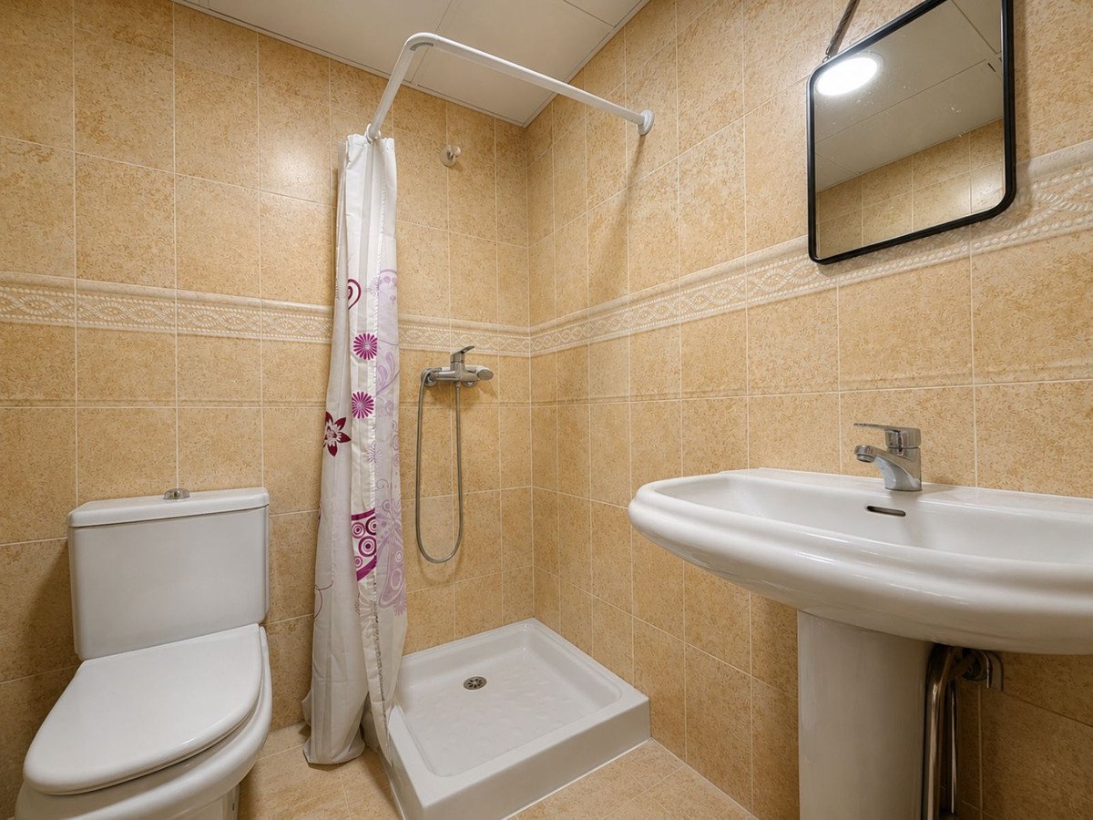 2 Bed Middle Floor Apartment in Manilva