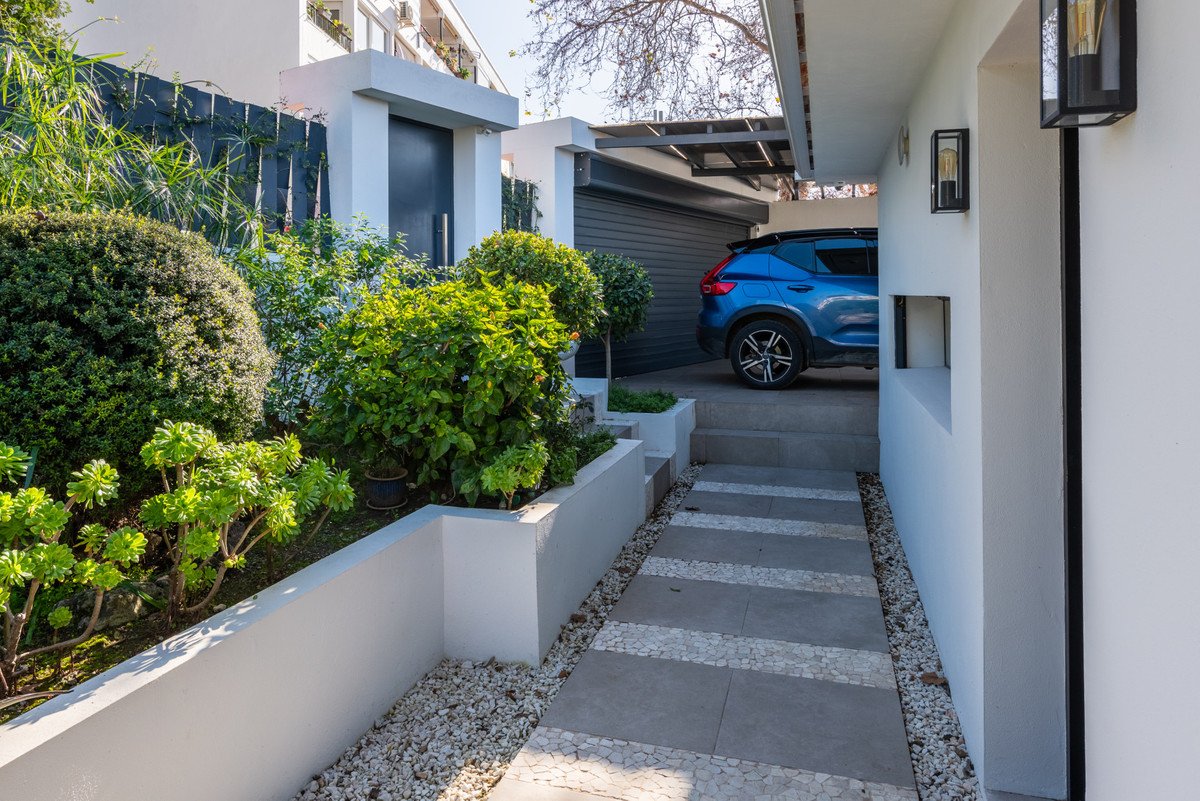 4 Bed Detached Villa in Nueva Andalucía