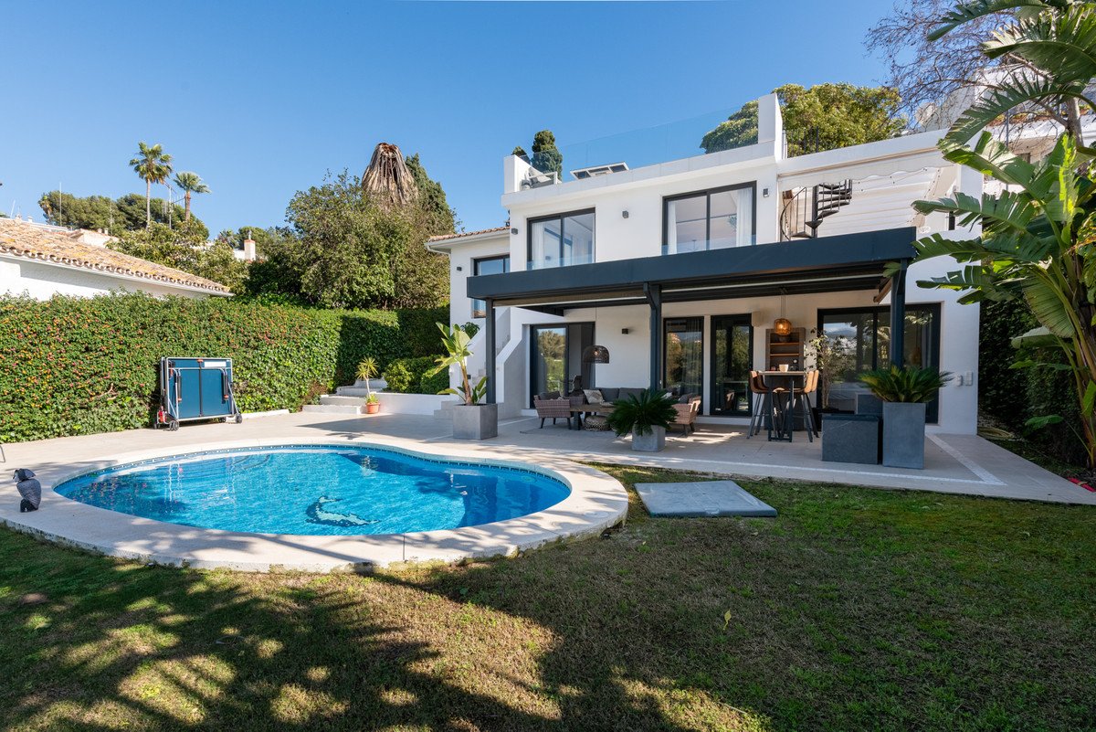 4 Bed Detached Villa in Nueva Andalucía