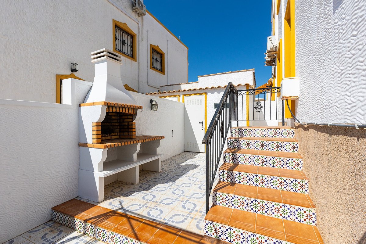 3 Bed Detached Villa in Vista Bella Golf