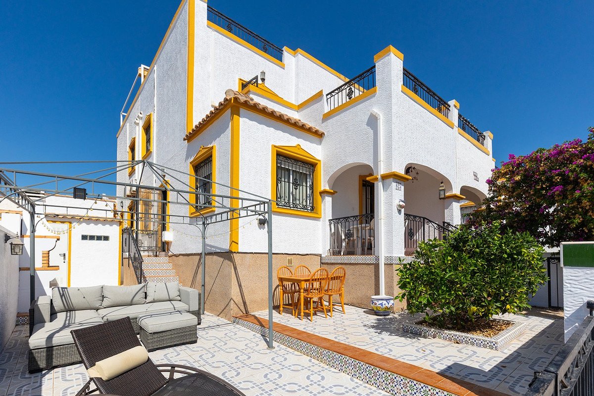 3 Bed Detached Villa in Vista Bella Golf