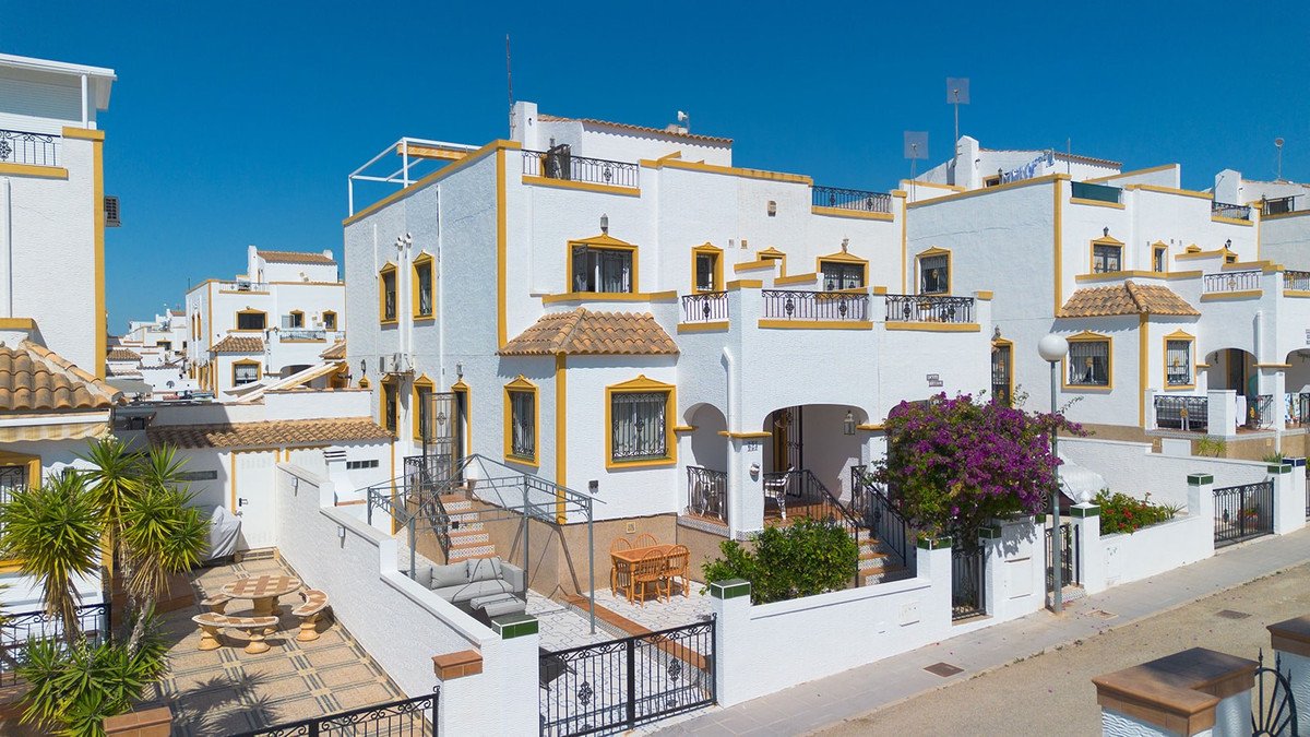 3 Bed Detached Villa in Vista Bella Golf