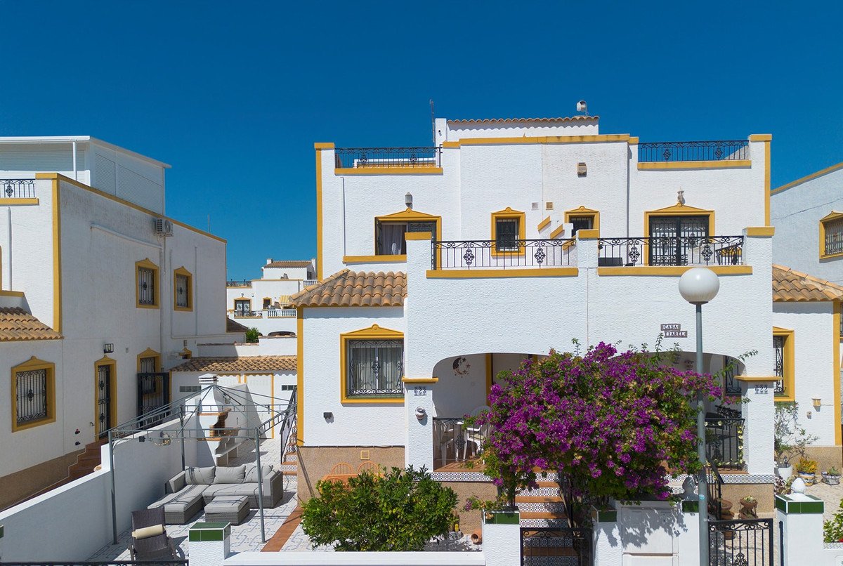 3 Bed Detached Villa in Vista Bella Golf
