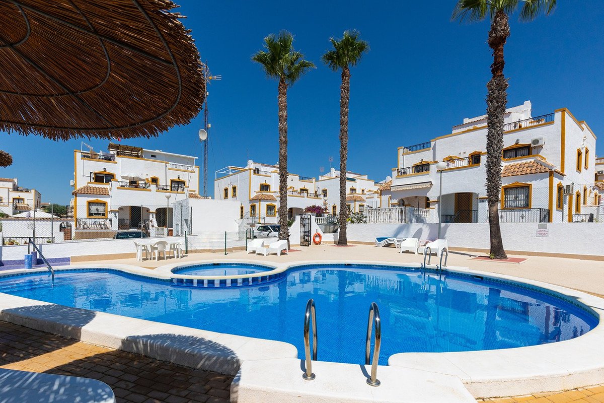 3 Bed Detached Villa in Vista Bella Golf