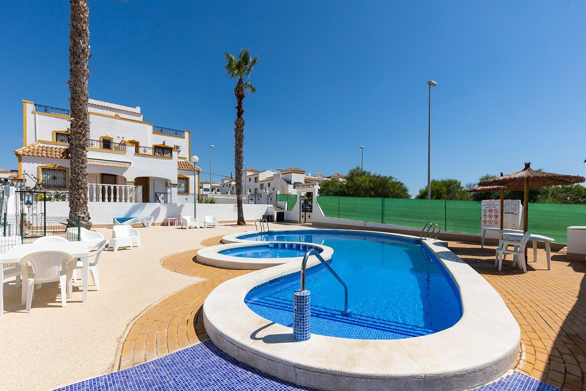 3 Bed Detached Villa in Vista Bella Golf