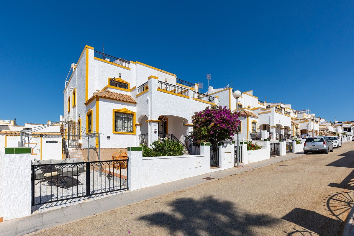 3 Bed Detached Villa in Vista Bella Golf