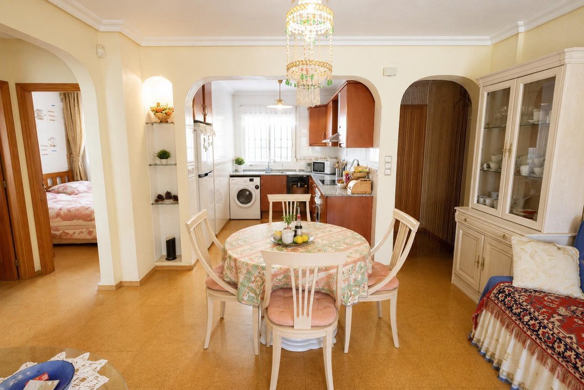 2 Bed Ground Floor Apartment in Lomas de Cabo Roig