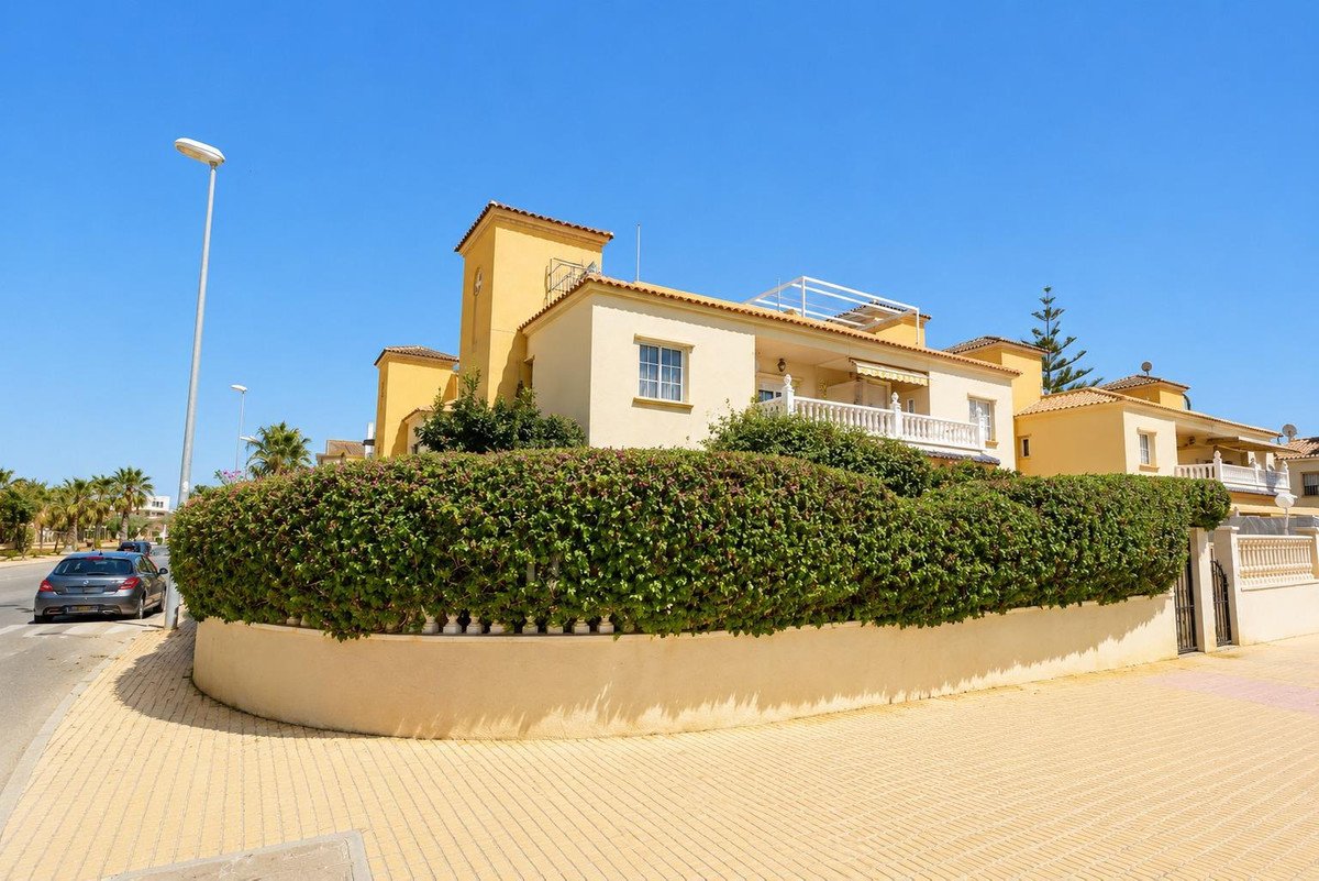 2 Bed Ground Floor Apartment in Lomas de Cabo Roig