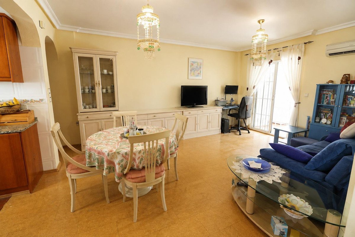 2 Bed Ground Floor Apartment in Lomas de Cabo Roig
