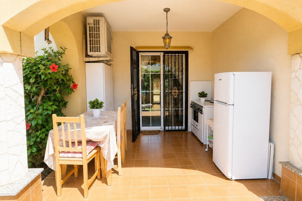 2 Bed Ground Floor Apartment in Lomas de Cabo Roig