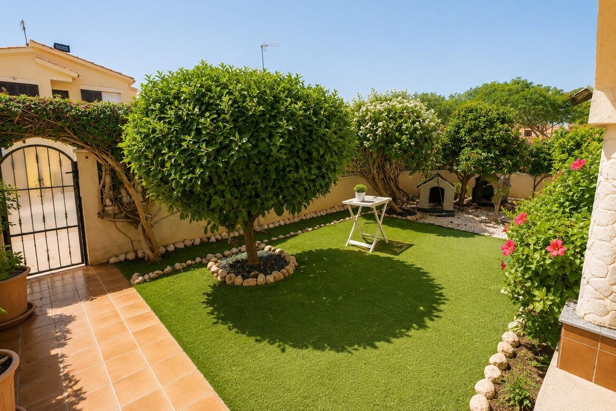 2 Bed Ground Floor Apartment in Lomas de Cabo Roig