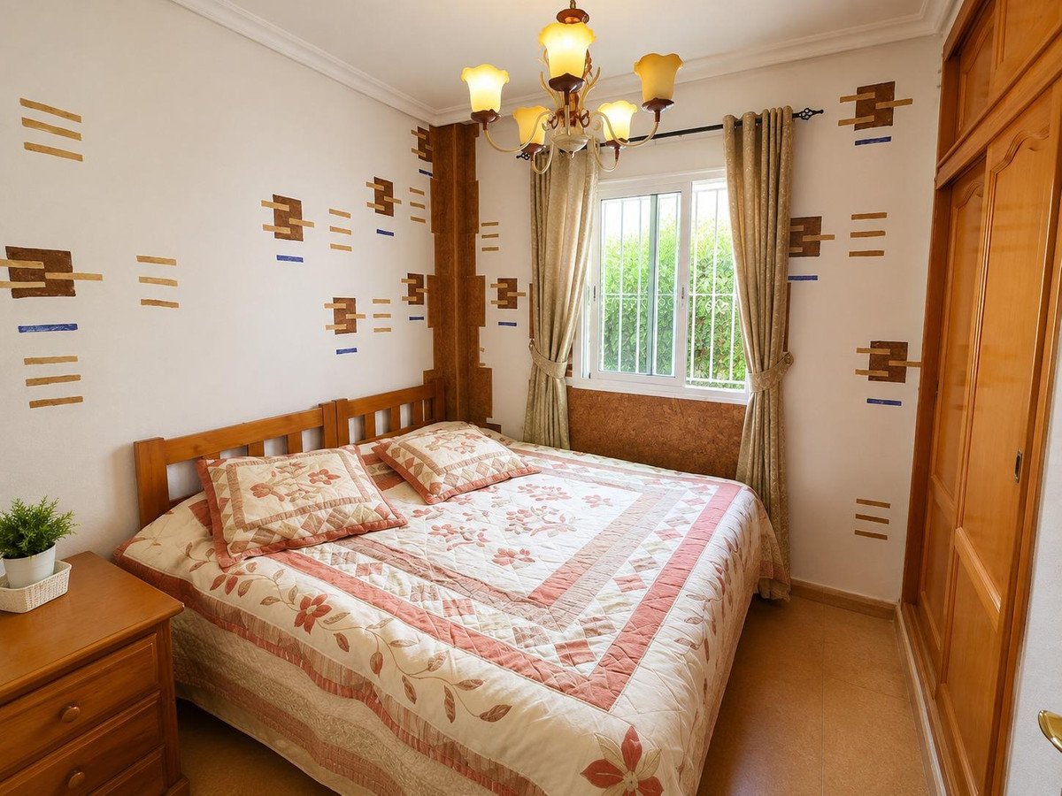 2 Bed Ground Floor Apartment in Lomas de Cabo Roig