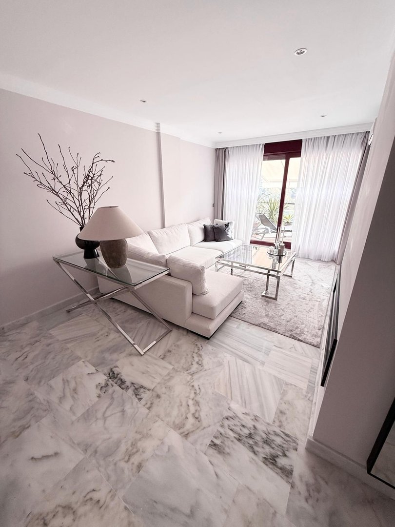 1 Bed Middle Floor Apartment in Selwo