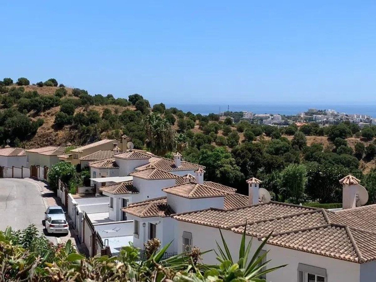 2 Bed Ground Floor Apartment in Calahonda