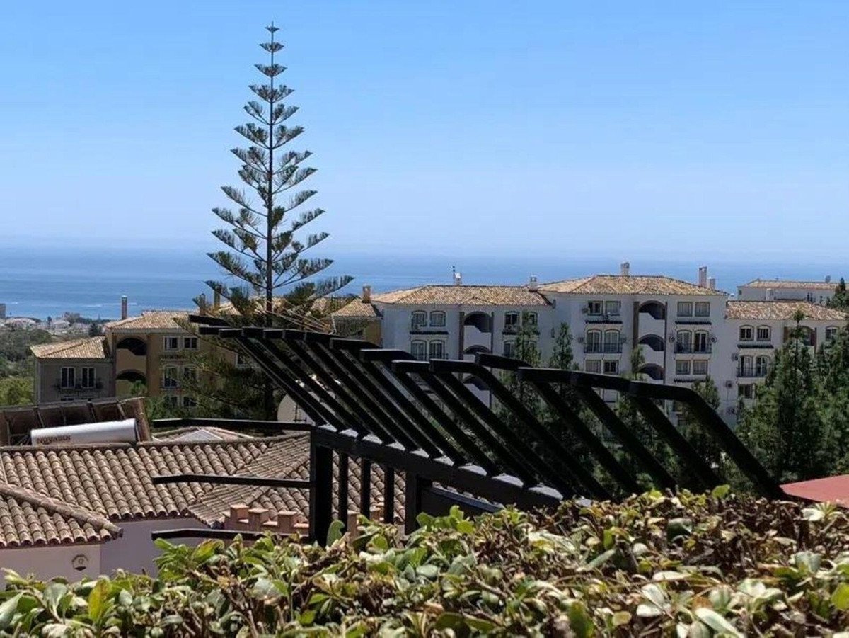 2 Bed Ground Floor Apartment in Calahonda
