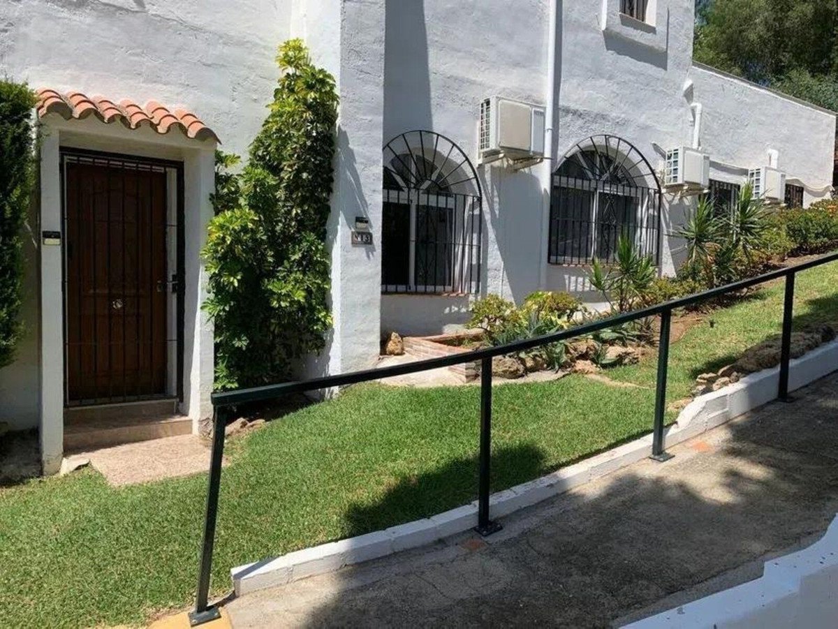 2 Bed Ground Floor Apartment in Calahonda