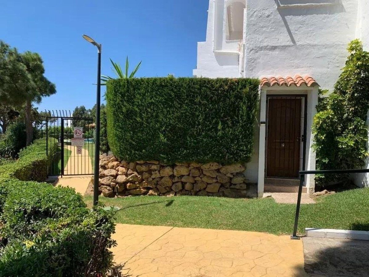 2 Bed Ground Floor Apartment in Calahonda