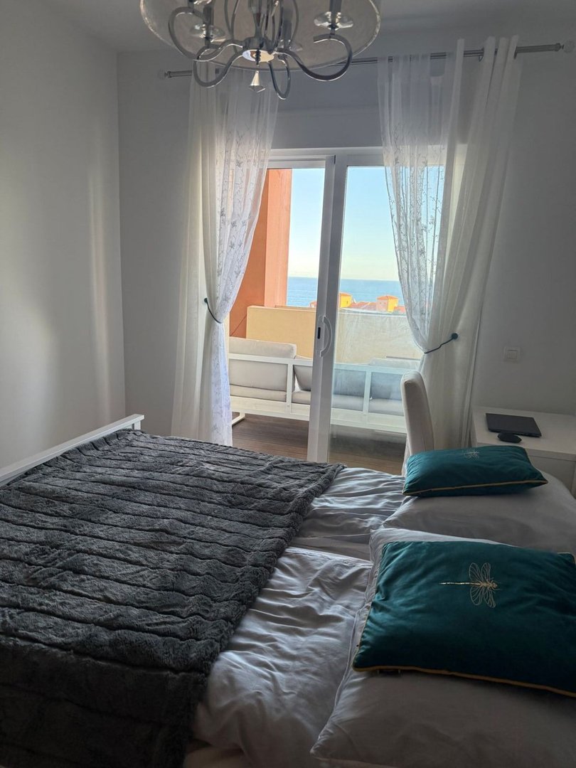 2 Bed Middle Floor Apartment in La Duquesa