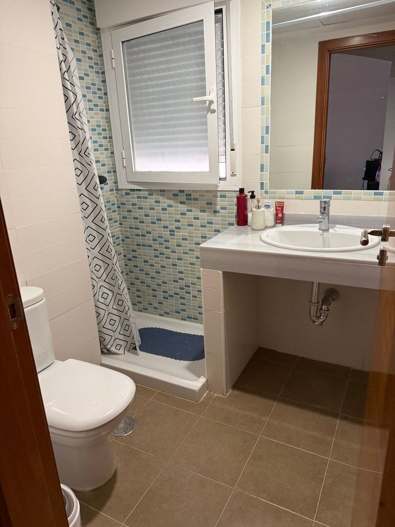 2 Bed Middle Floor Apartment in La Duquesa