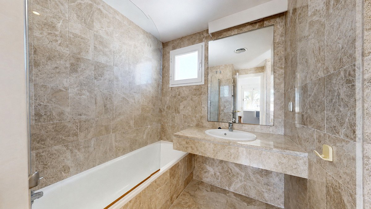 3 Bed Penthouse Duplex in Nueva Andalucía