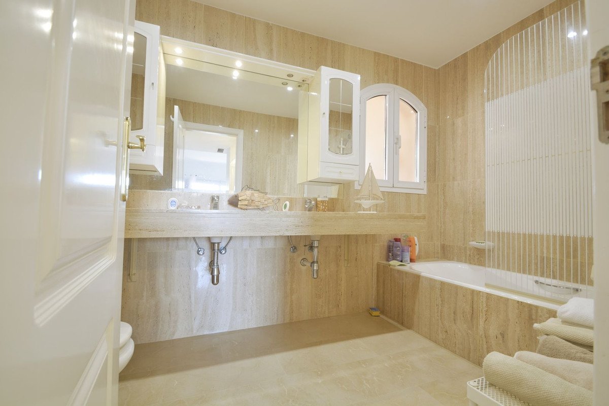 2 Bed Ground Floor Apartment in Elviria