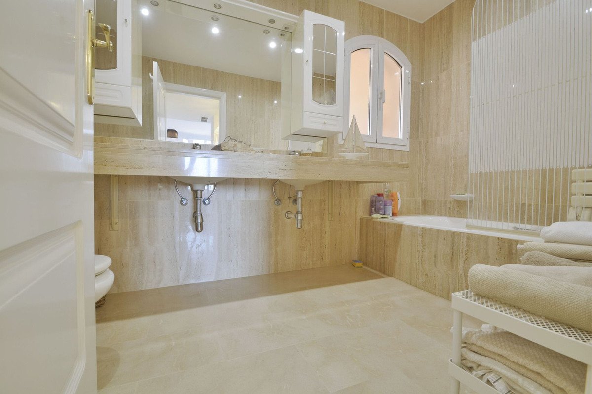 2 Bed Ground Floor Apartment in Elviria