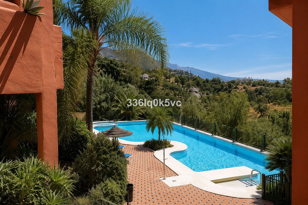 2 Bed Middle Floor Apartment in Benahavís