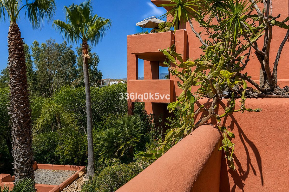2 Bed Middle Floor Apartment in Benahavís