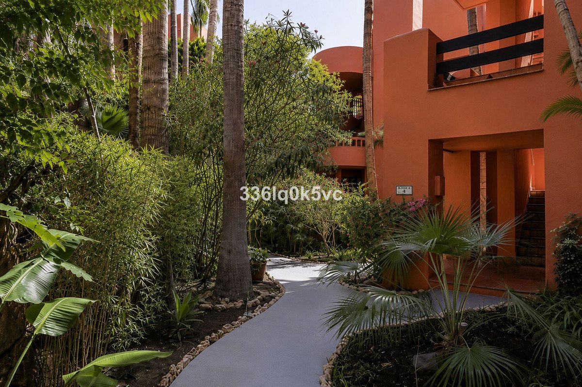 2 Bed Middle Floor Apartment in Benahavís
