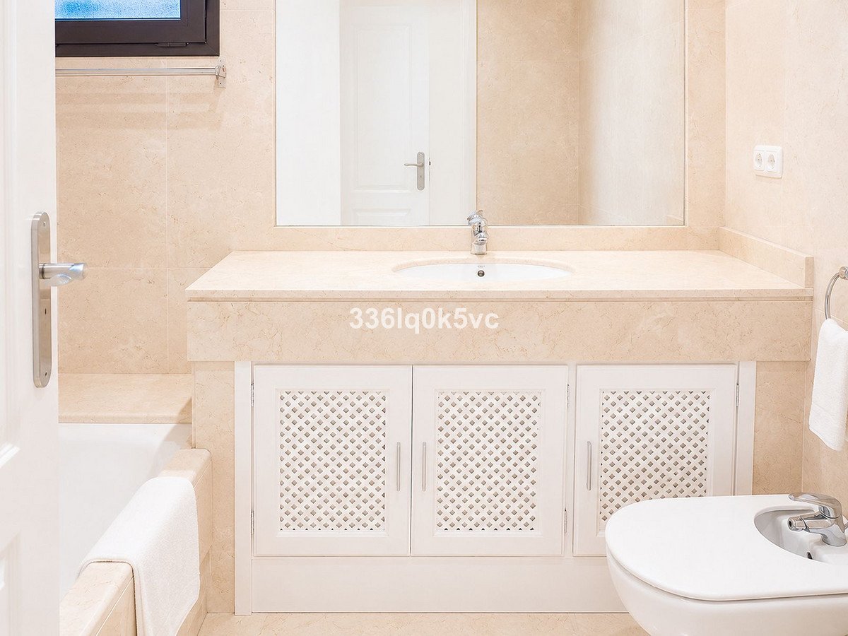2 Bed Middle Floor Apartment in Benahavís