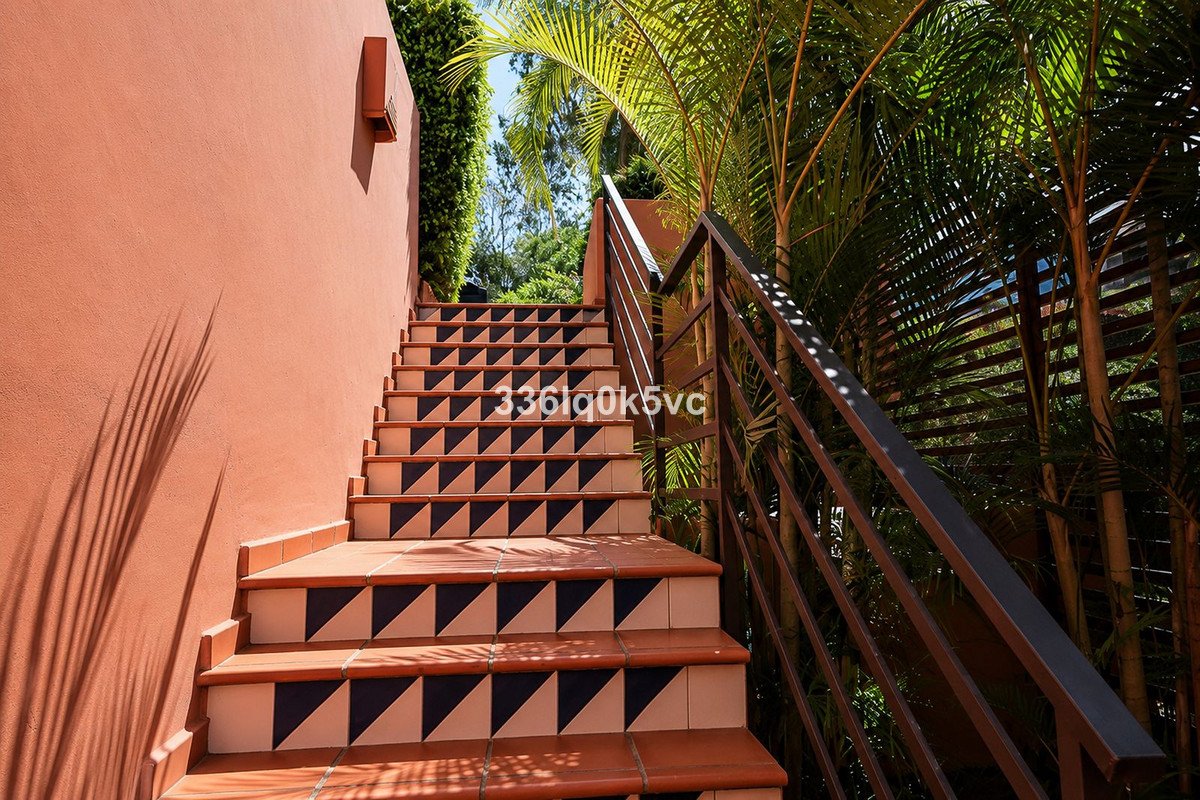 2 Bed Middle Floor Apartment in Benahavís