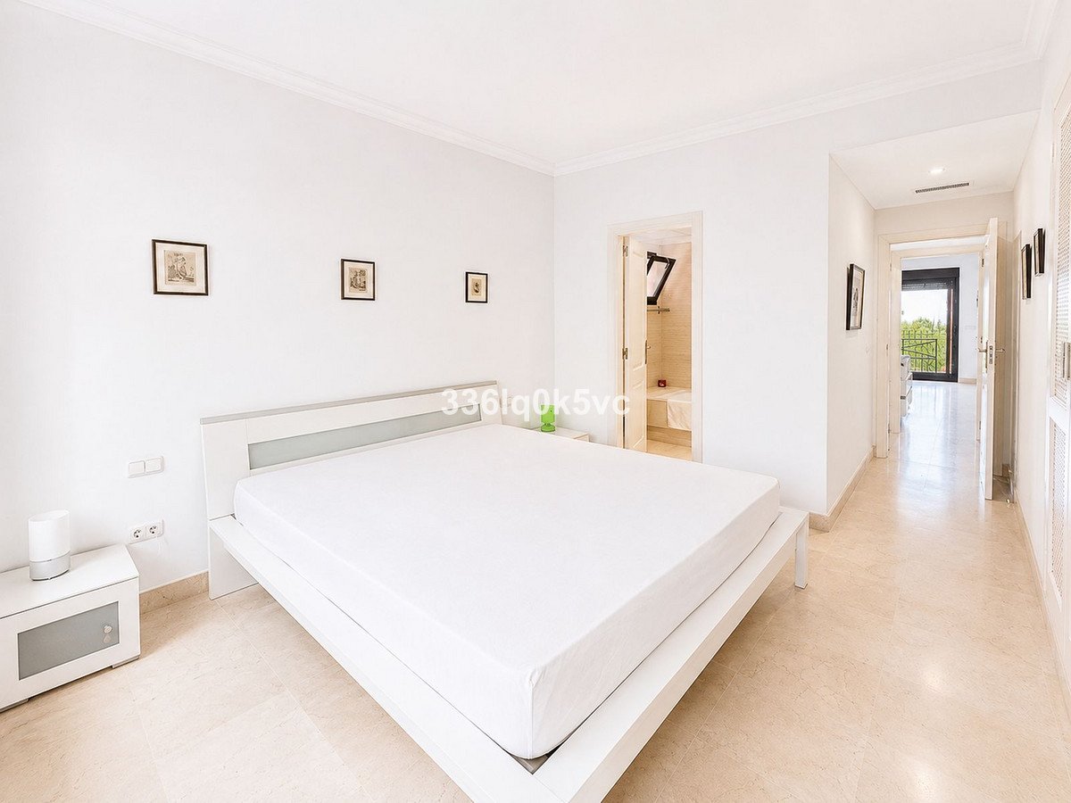 2 Bed Middle Floor Apartment in Benahavís