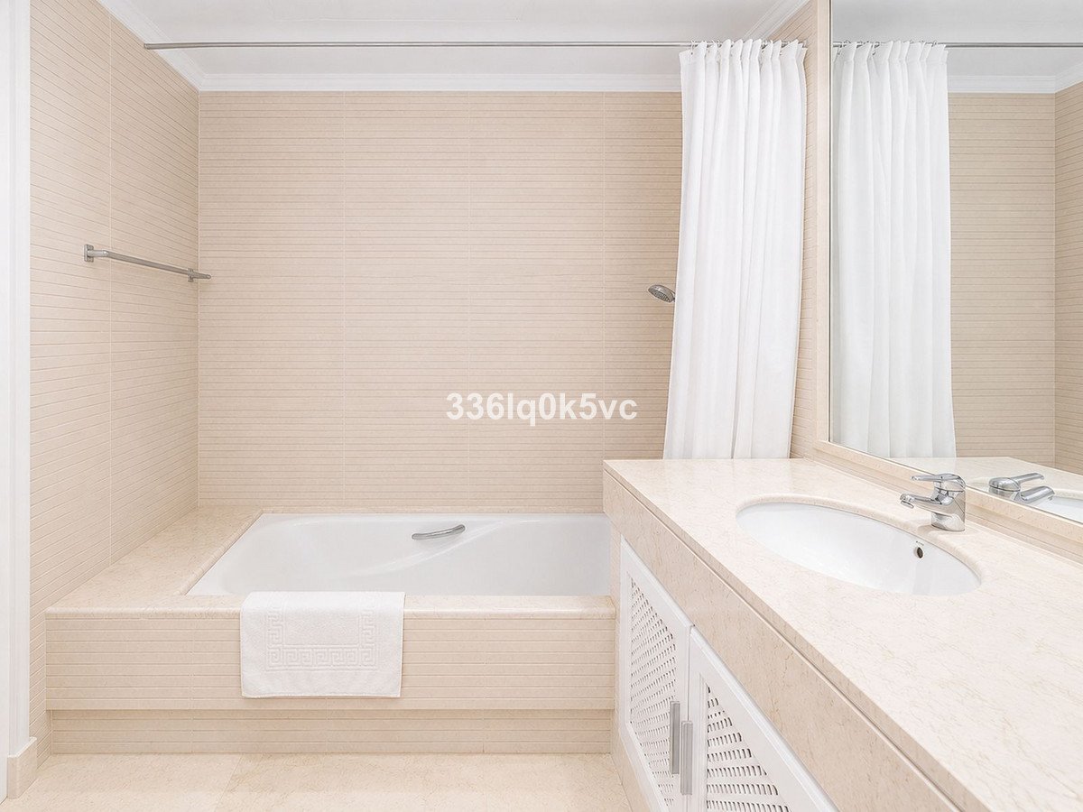 2 Bed Middle Floor Apartment in Benahavís