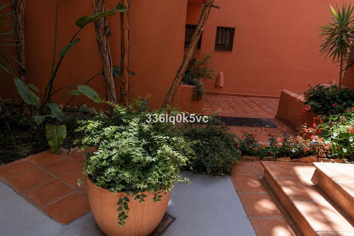 2 Bed Middle Floor Apartment in Benahavís