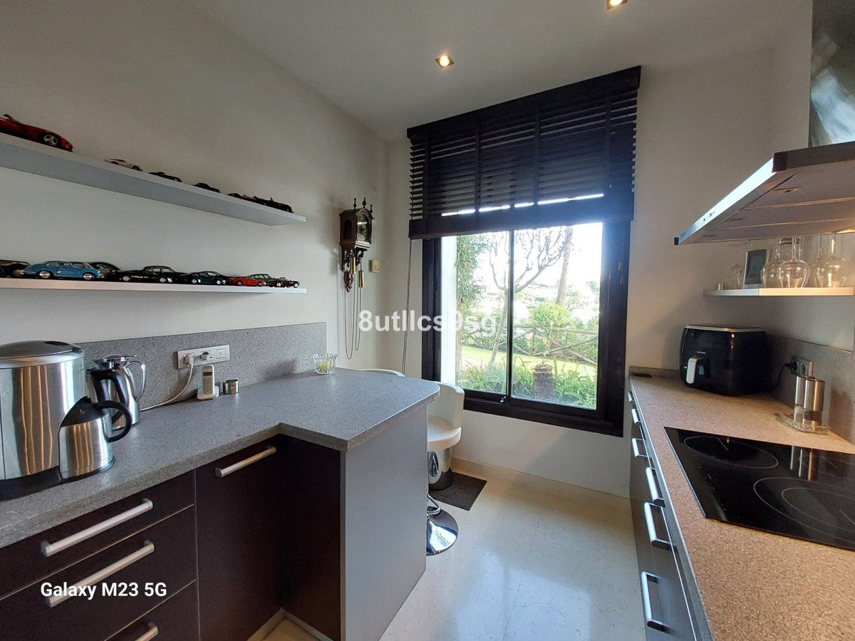 2 Bed Ground Floor Apartment in Benahavís