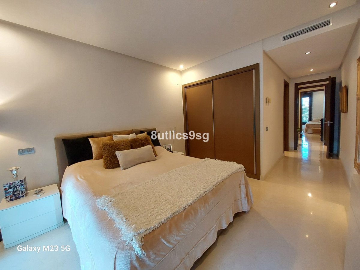 2 Bed Ground Floor Apartment in Benahavís
