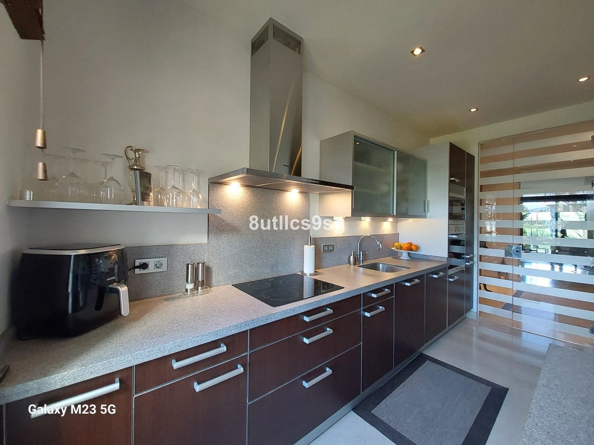2 Bed Ground Floor Apartment in Benahavís