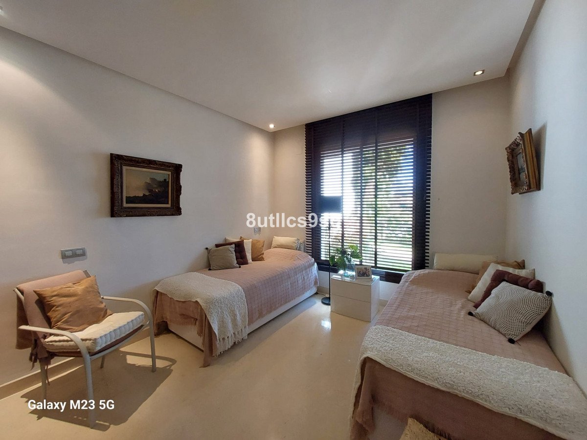 2 Bed Ground Floor Apartment in Benahavís