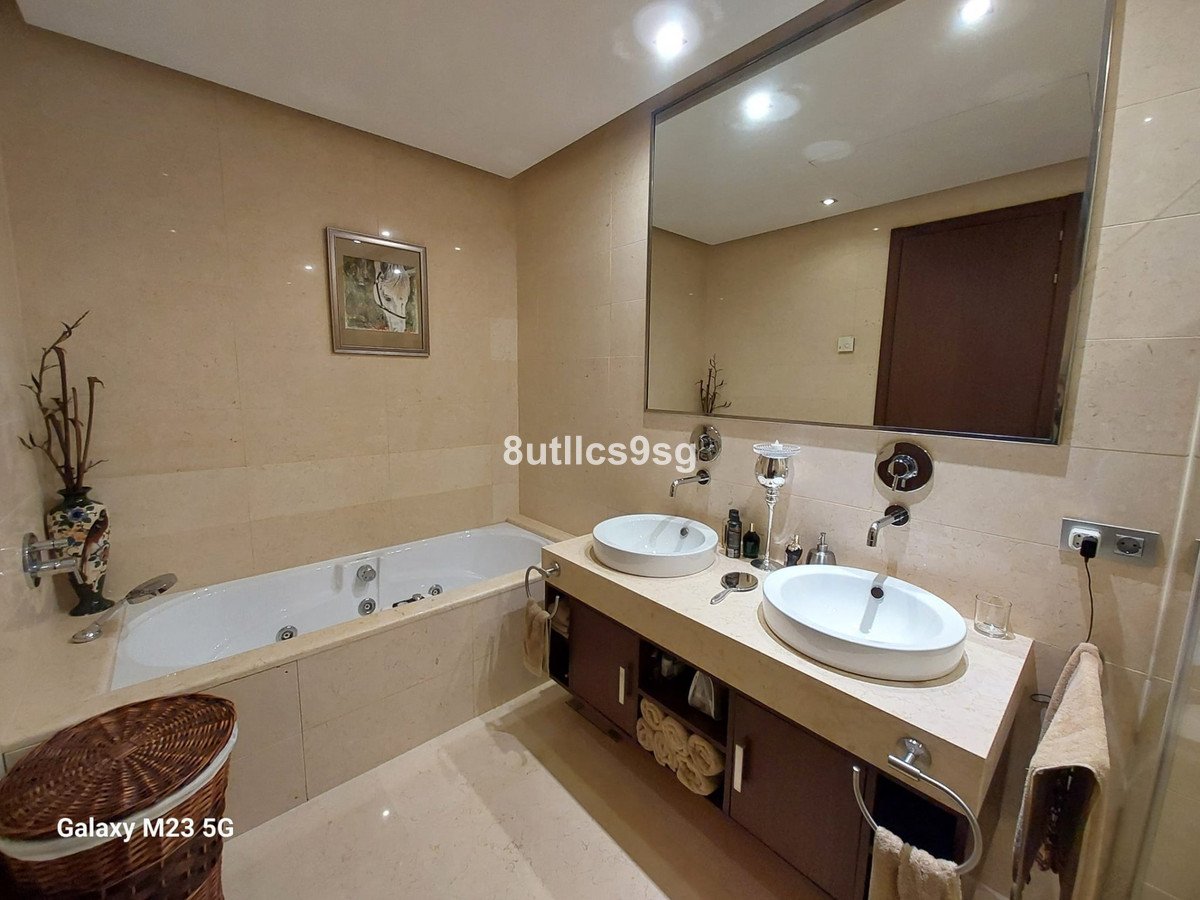 2 Bed Ground Floor Apartment in Benahavís